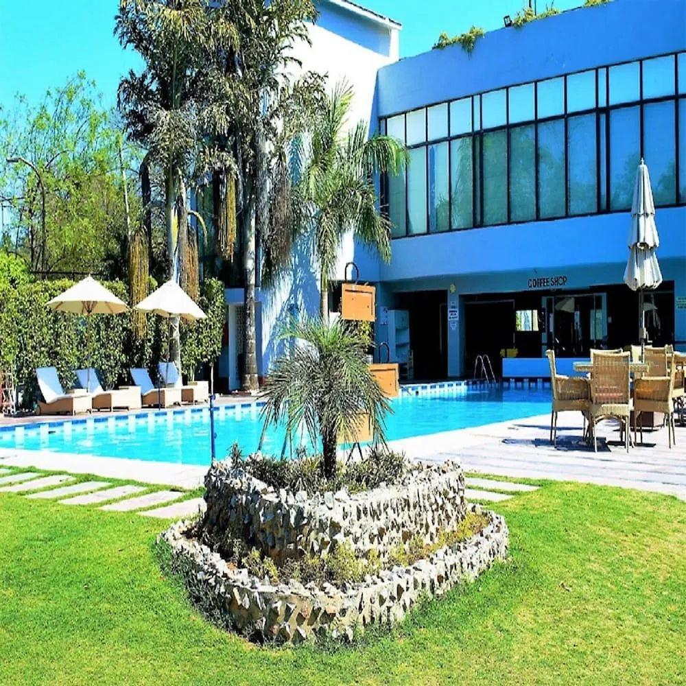 Best Western Resort Country Club Gurgaon 4*,