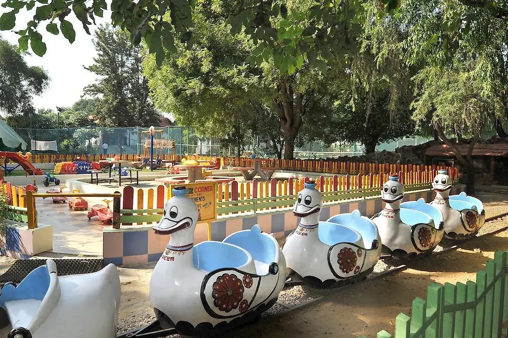 Best Western Resort Country Club Gurgaon 4*,