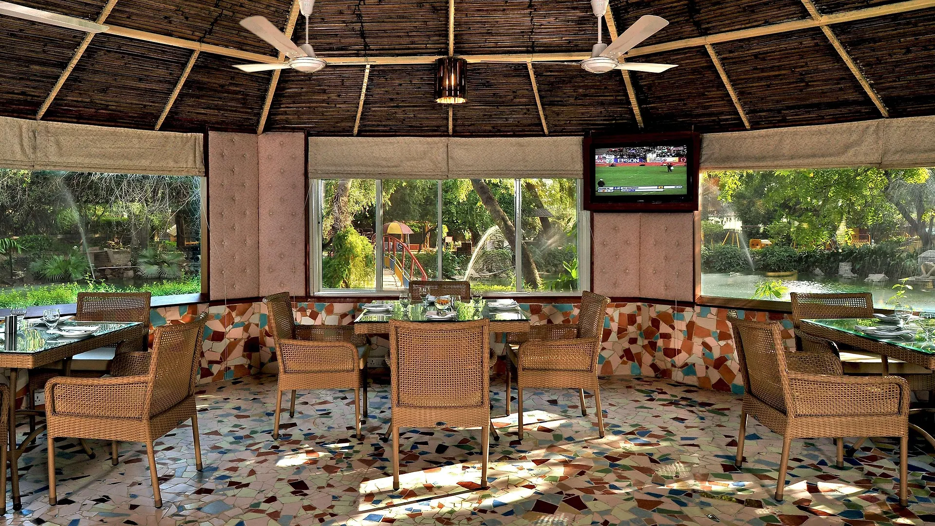 Best Western Resort Country Club Gurgaon 4*,