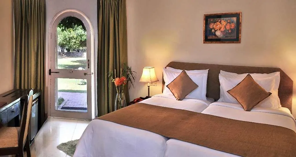 Best Western Resort Country Club Gurgaon 4*,