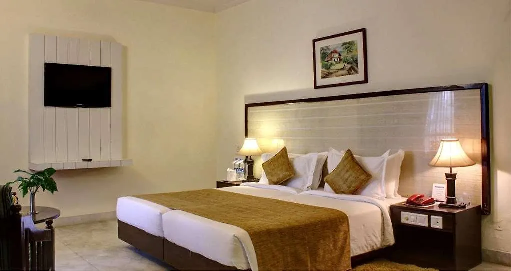 גורגאון Best Western Resort Country Club 4*,  הודו
